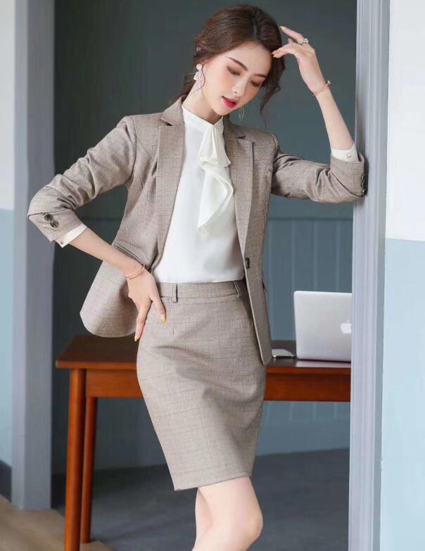 职业白领需要定做一套符合自己气质(zhì)的工(gōng)作(zuò)服