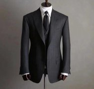 南京西服定做公(gōng)司提供几个西服日常保养注意点