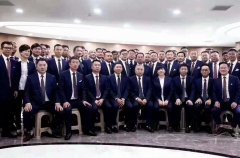 南京西服定做公(gōng)司给保险公(gōng)司员工(gōng)集體(tǐ)服装(zhuāng)定制