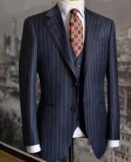 南京西服定做公(gōng)司為(wèi)服装(zhuāng)定制人员量身设计西装(zhuāng)
